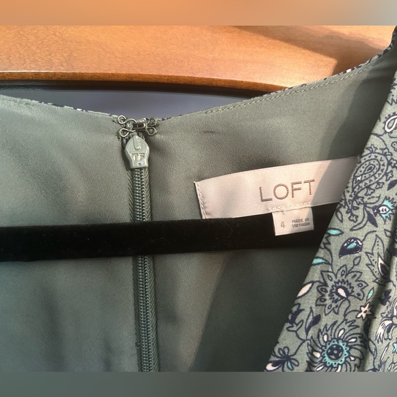 Loft floral puff sleeve v-neck midi dress, size 4 - Picture 4 of 5